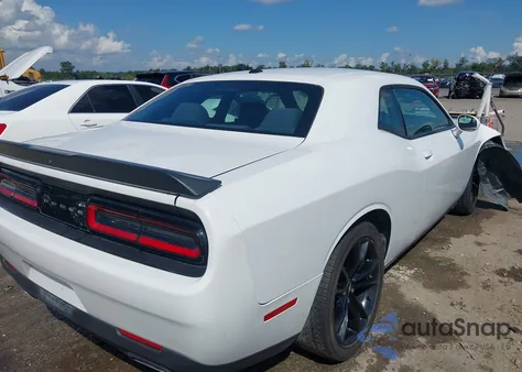 2018 Dodge Challenger Sxt z USA, uszkodzony, nr VIN 2C3CDZAG5JH305318